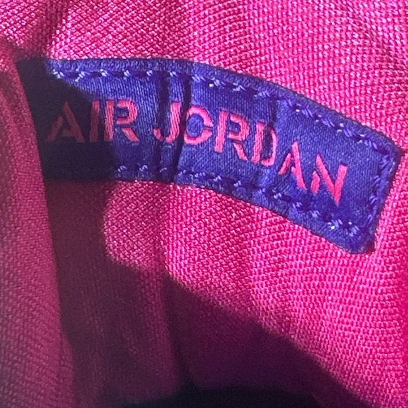 Jordan 5 Retro
Cement Grey Pink (GS) Sneakers - Picture 7 of 8